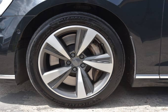 2025 Audi A8