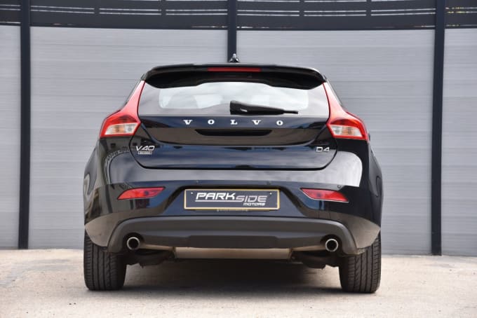 2025 Volvo V40