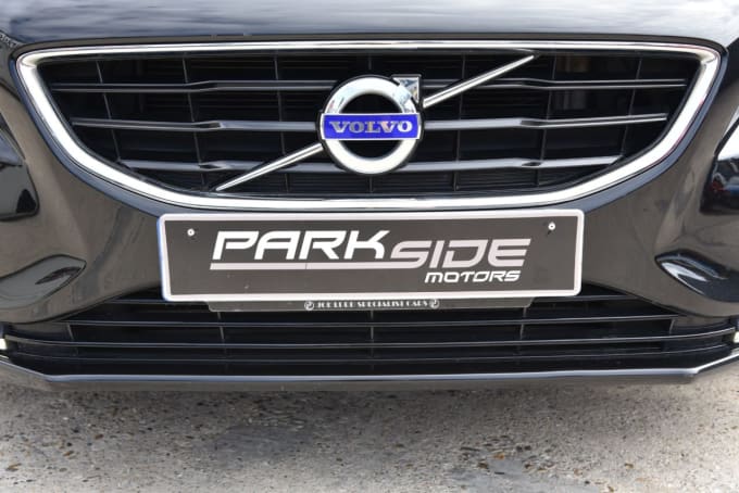 2025 Volvo V40