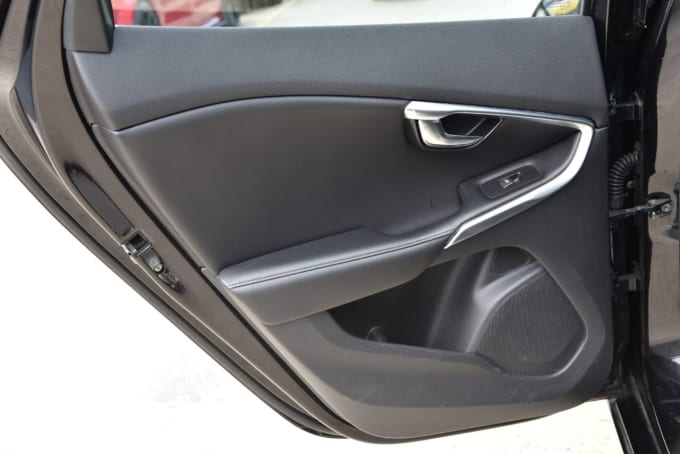 2025 Volvo V40