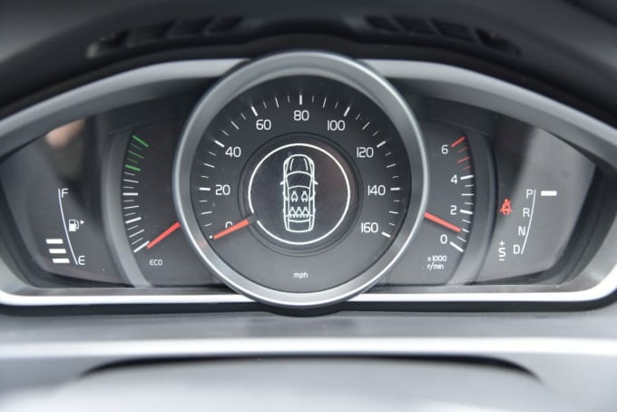 2025 Volvo V40