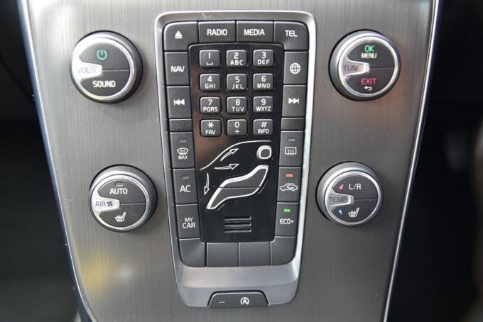 2025 Volvo V40