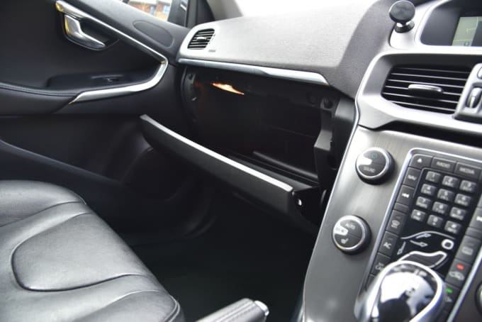 2025 Volvo V40