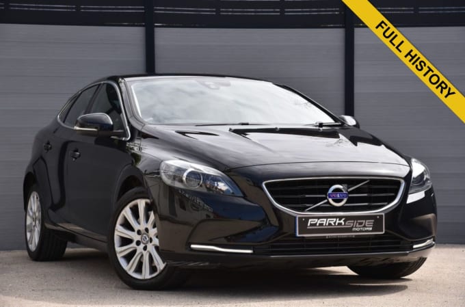 2025 Volvo V40