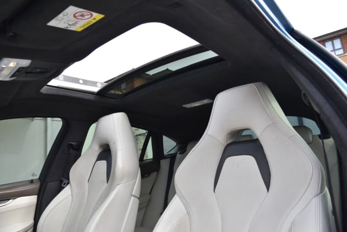 2025 BMW X6 M