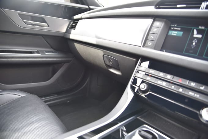 2025 Jaguar Xf