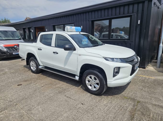 2020 Mitsubishi L200