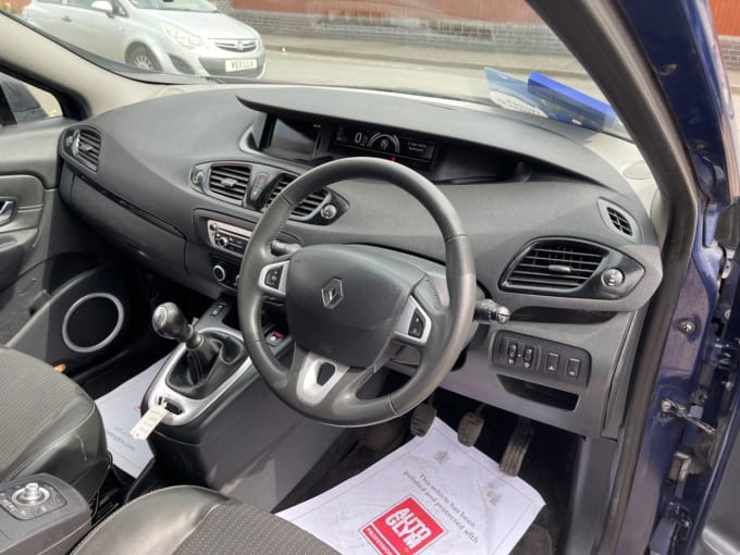 2025 Renault Grand Scenic