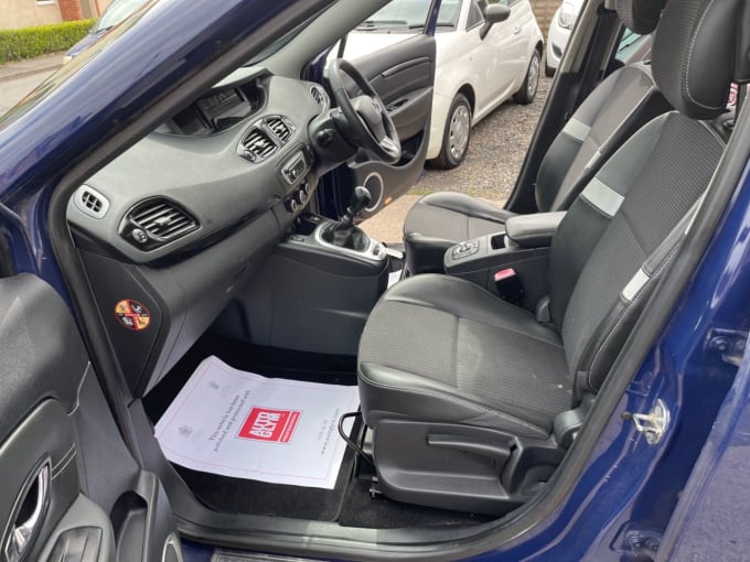 2025 Renault Grand Scenic
