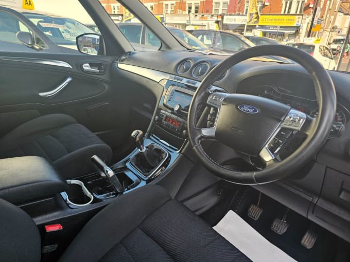 2025 Ford Galaxy