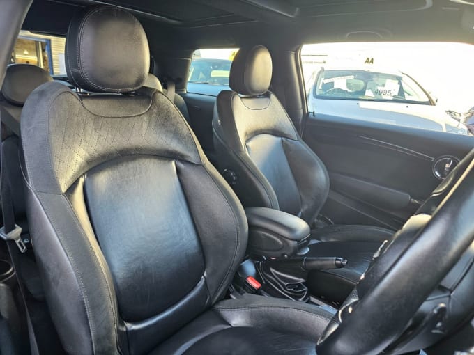 2025 Mini Hatch