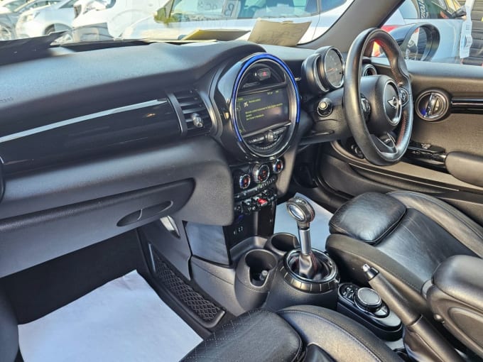 2025 Mini Hatch