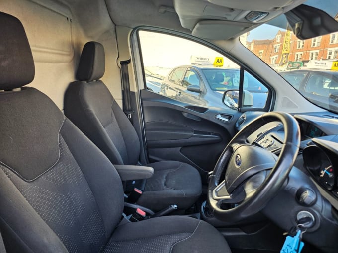 2025 Ford Transit Courier