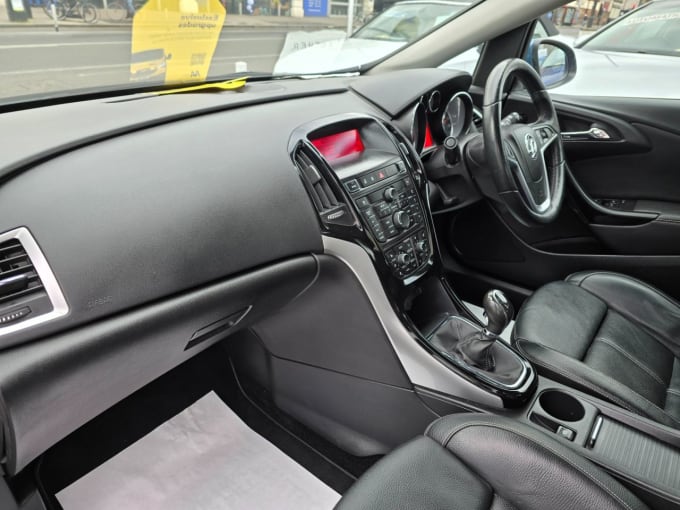 2025 Vauxhall Astra
