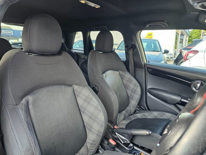 2025 Mini Hatch