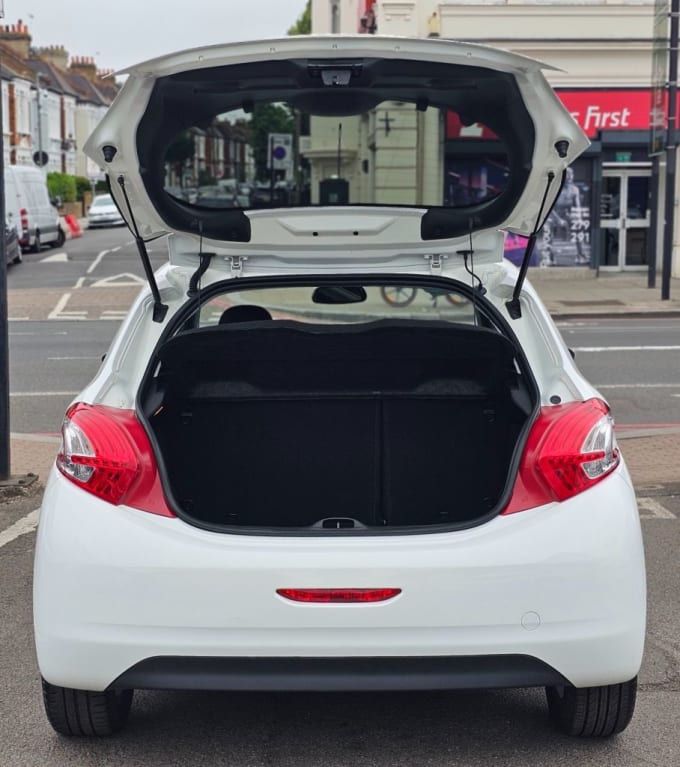 2025 Peugeot 208