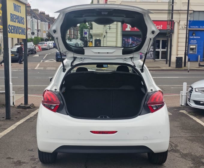 2025 Peugeot 208