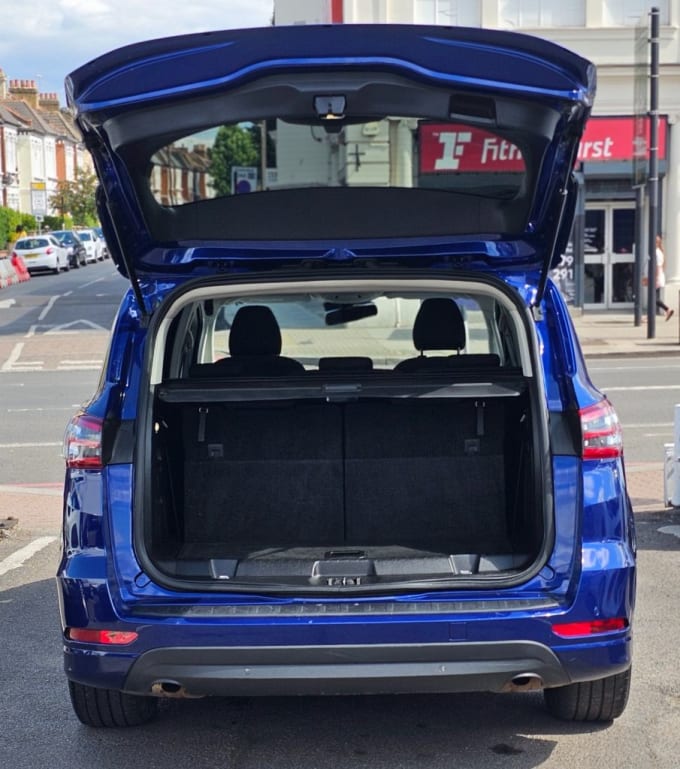 2025 Ford S-max