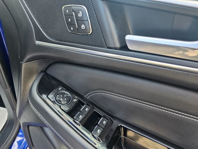 2025 Ford S-max