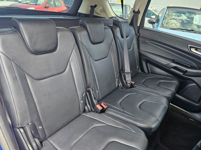 2025 Ford S-max