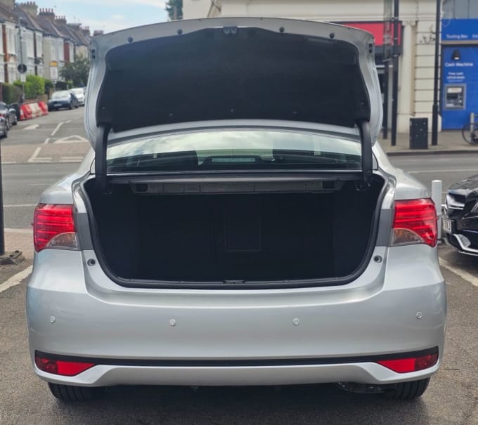 2025 Toyota Avensis