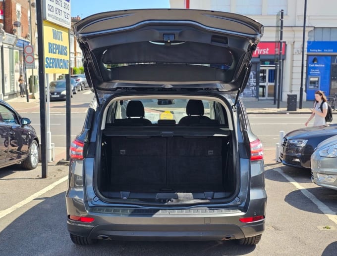 2025 Ford S-max