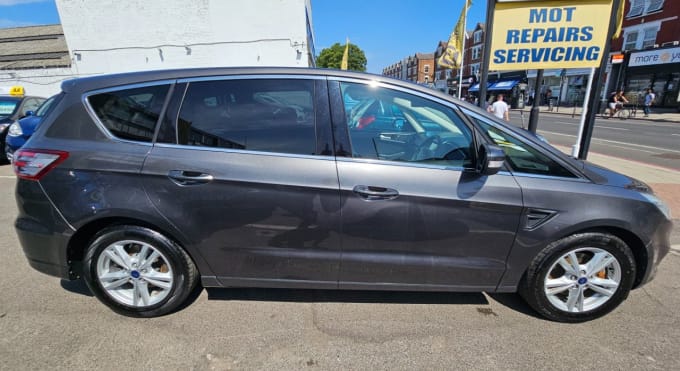 2025 Ford S-max