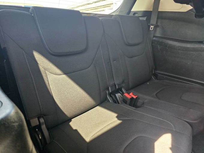 2025 Ford S-max