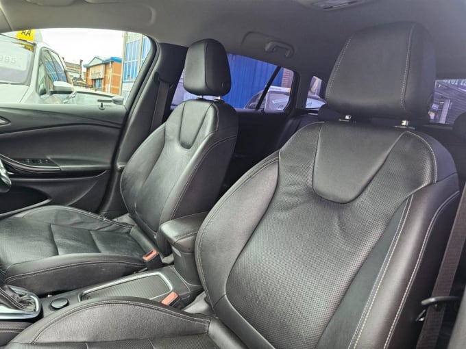 2025 Vauxhall Astra