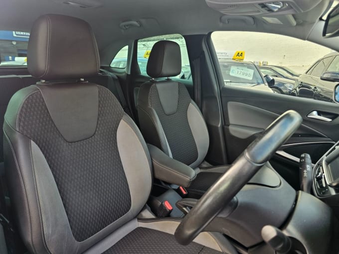 2025 Vauxhall Crossland X