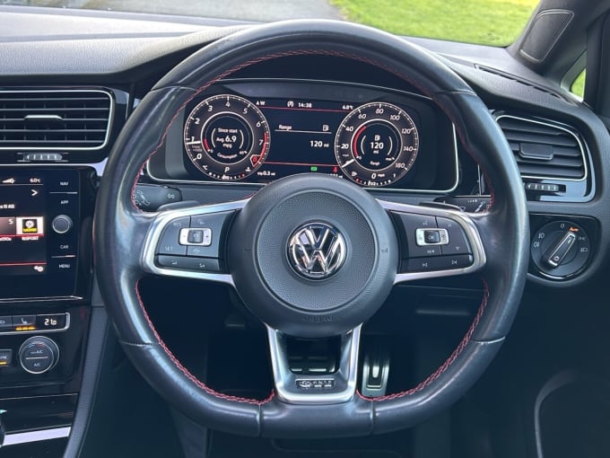 2025 Volkswagen Golf