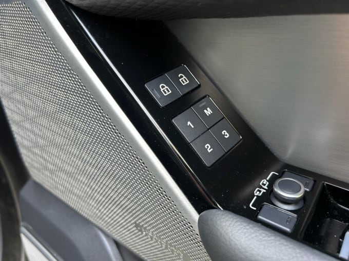 2025 Land Rover Range Rover Velar