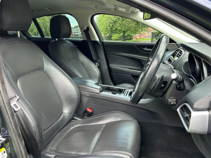 2025 Jaguar Xe