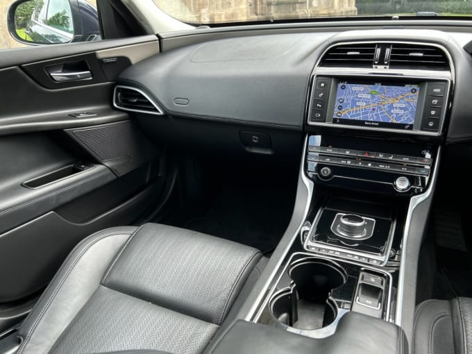 2025 Jaguar Xe