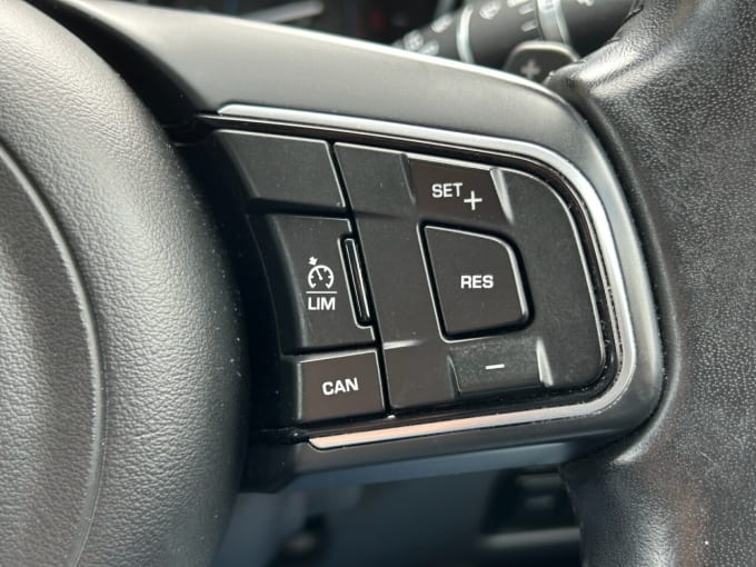 2025 Jaguar Xe