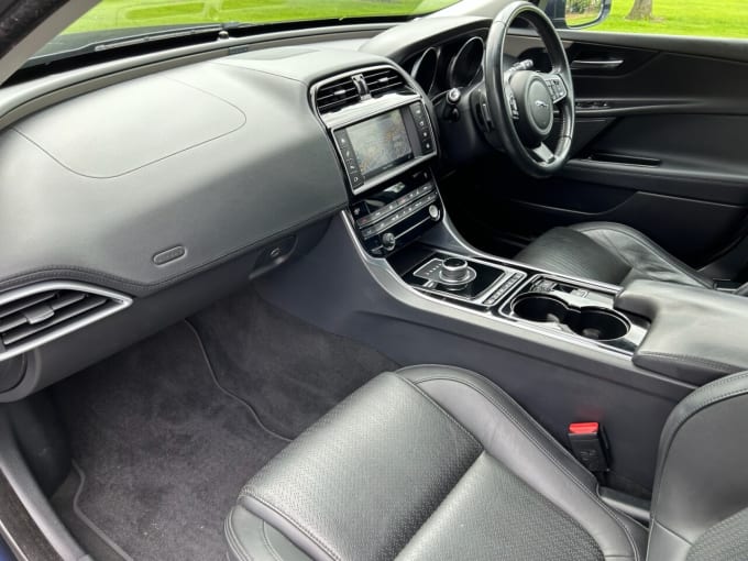 2025 Jaguar Xe