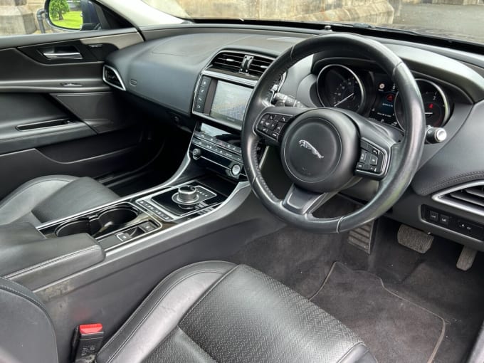 2025 Jaguar Xe