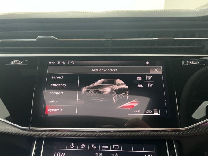 2025 Audi Rsq8