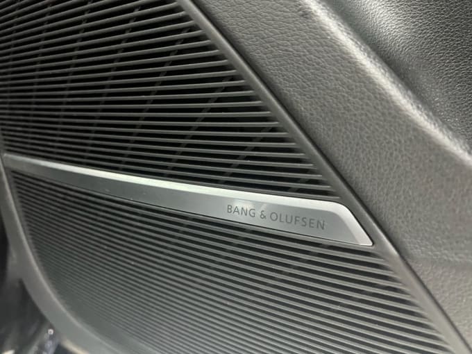 2025 Audi Rsq8