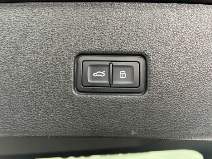 2025 Audi Rsq8