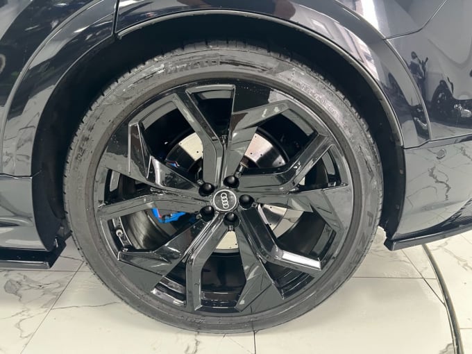 2025 Audi Rsq8