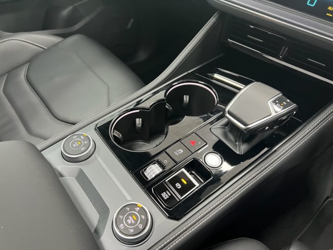 2025 Volkswagen Touareg