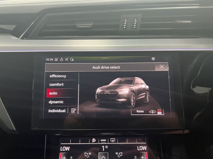 2025 Audi E-tron