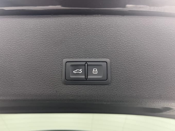 2025 Audi E-tron