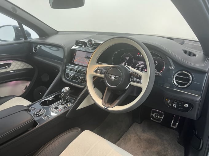 2025 Bentley Bentayga