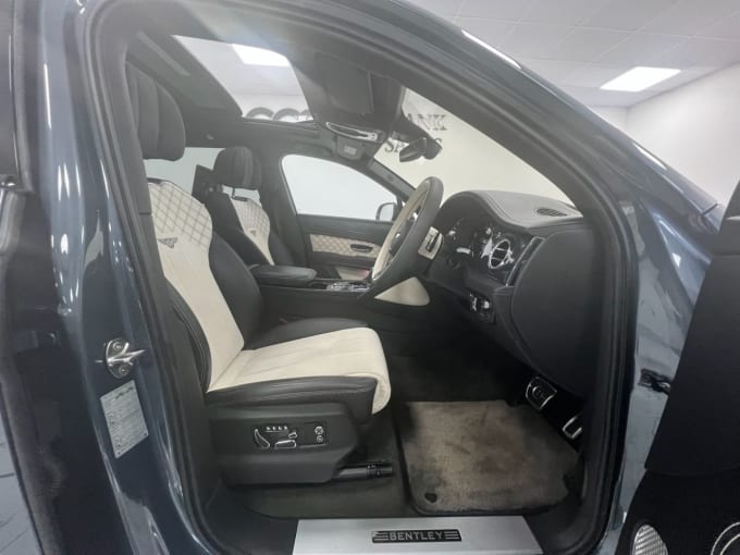 2025 Bentley Bentayga