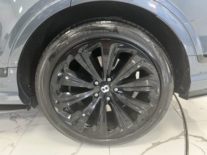 2025 Bentley Bentayga