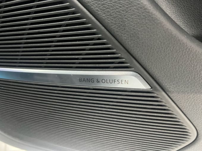 2025 Audi Rsq8