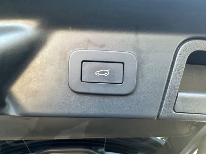 2025 Land Rover Range Rover Velar
