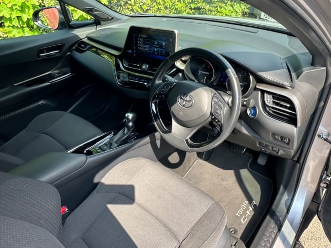 2025 Toyota C-hr